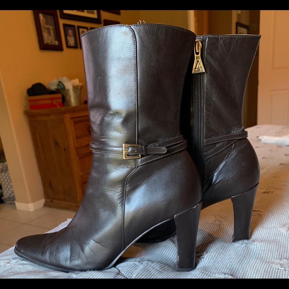 Beautiful brown boots size 9M